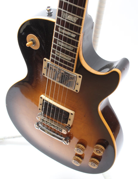 2001 gibson les paul standard tobacco burst Murphy Aged @gibsoncustom 1959 Reissue in Bourbon from Yamano Music Japan. What a stellar guitar! According to @guitarholichk this R9 had a specially-sorted lightweight mahogany chosen by 2x volume and 2x tone control 2001 Gibson Les Paul Standard
